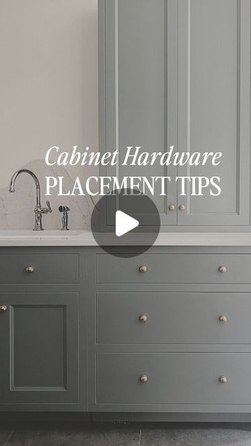 Jennifer Gizzi on Instagram: "Let’s talk hardware placement! There really is no “wrong” way - it’s all about personal preference.   That doesn’t make the decision any easier - so if you are looking for a little guidance, save this Reel for later! These 3 general placements will give an overall look and feel based on the style you are wishing to achieve. Hope this helps!! 🙌  Comment “jig” and I’ll send you a link to my favorite jig for installing hardware!  . . . .  #cabinets  #customcabinets  #cabinethardware #interiordesign" Hardware Placement On Shaker Cabinets, Shaker Cabinet Hardware Placement, Cabinet Hardware Placement Guide, Shaker Cabinet Hardware, Cabinet Hardware Placement, Cabinet Hardware Bathroom, 2024 Kitchen, Traditional Cabinets, Shaker Cabinets