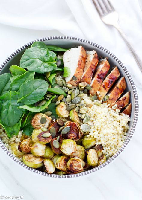 Balsamic Brussels Sprouts, Quinoa Bowls, Plats Healthy, Protein Packed Meals, Chicken Quinoa, Quinoa Bowl, Healthy Bowls, Lunch Bowl, Quinoa Recipes