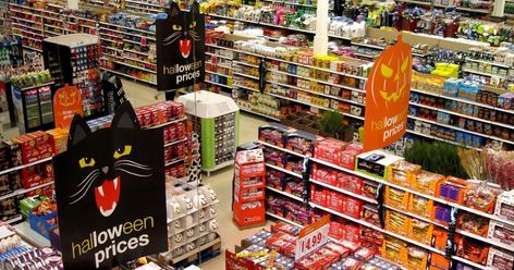 In an attempt to shop savvy, many consumers go hunting for deals but end up making scary spending mistakes that cost them more in the long run. Halloween Candy Decorations, Halloween Candy Display, Grocery Display, Grocery Store Display, Diy Halloween Candy, Halloween Products, Sign Fonts, Pumpkin Images, Candy Display