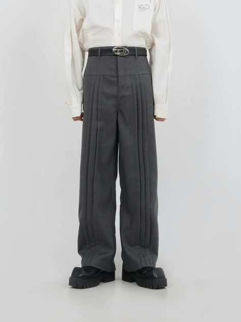 Pleated Pants Pattern, Pleats Techniques, Trousers With Belt, Pleated Trousers, Pantalon Large, Pleated Pants, Fashion Design Clothes, Denim Trousers, Mens Trousers