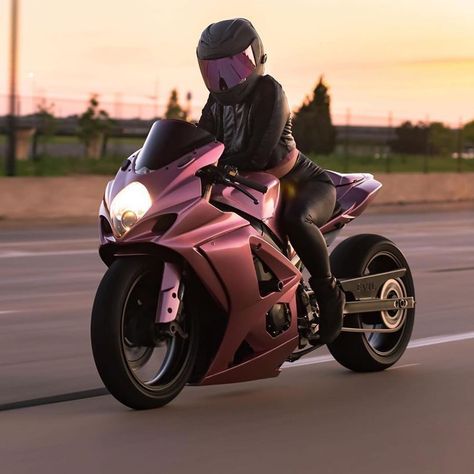 Kawasaki Ninja Girl, Coyote Photography, Pink Ninja, Purple Bike, Pink Motorcycle, Motocross Love, Cbr 600rr, Pink Bike, Baby Bike