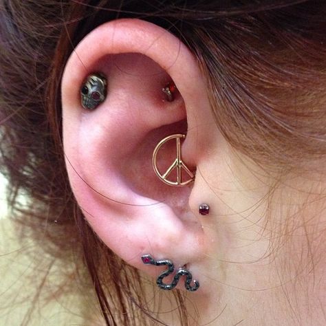 Daith Jewelry, Cool Ear Piercings, Airbrush App, Make Tattoo, Mask Masquerade, Facial Piercings, Making Faces, Daith Piercing, Simple Diamonds