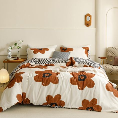 PRICES MAY VARY. 【HIGH QUALITY＆DURABLE CONSTRUCTION】 This pumpkin floral comforter is filled with whole-piece superior microfiber, so this comforter is soft and durable. High quality fabric through unique printing and weaving technology makes this product resistant to fading, breathable and lightweight. 【3 Pcs Queen Comforter Sets】 1 x queen comforter (90" x 90") and 2 x standard pillowcases (20" x 26"). 【ADD WARM TO YOUR HOME】 Available for all seasons. The simple big flower combines the simpli Cream Colored Bed, Bohemian Bed, Floral Quilts, Comforter Sets Boho, Plaid Comforter, Boho Comforters, Pumpkin Sunflower, Floral Comforter Sets, Floral Comforter