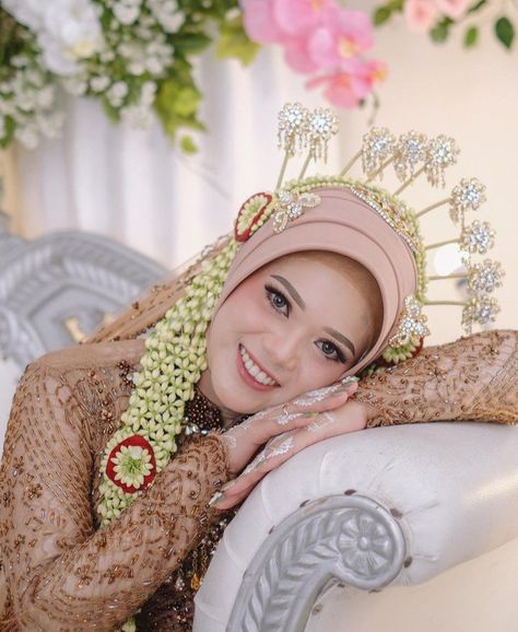 Wajib follow Pose Pengantin Di Pelaminan, Sunda Wedding, Pose Pengantin, Pose Wedding, Foto Wedding, Board Wedding, Wedding 2024, Wedding Beauty, Weeding