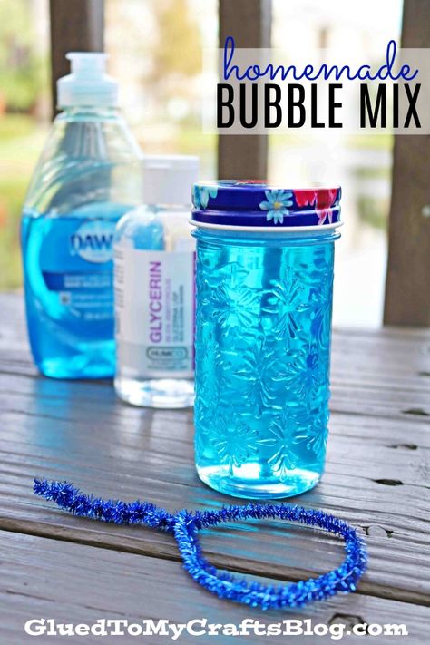 Homemade Bubble Mixture and Wands - Summer Boredom Buster For Kids - Gift Idea - Kids Craft Homemade Bubble Wands, Homemade Bubble Solution, Bubble Crafts, Bubble Mixture, Bubble Diy, Summer Boredom Busters, Bubble Mix, Boredom Busters For Kids, Summer Boredom