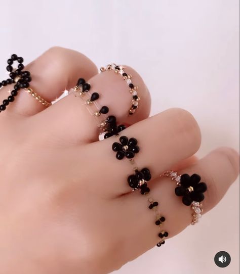 Rings Aesthetic Handmade, Cincin Manik Manik, Manik Manik Aesthetic, Beads Ring Aesthetic, Beaded Ring Ideas, Gelang Manik Handmade, Cincin Beads, Beaded Rings Patterns, Cincin Manik Aesthetic