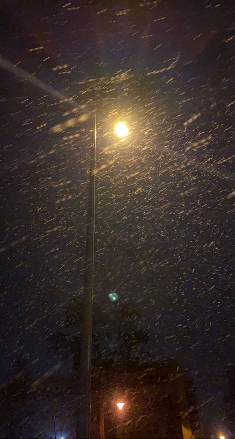 snow sky streetlight evening dark sky Rainy Night Snap, Night Rain Snap, Snowy Evening, Rain Pictures, Dark Background Wallpaper, Night Rain, Goth Wallpaper, Emoji Photo, Beautiful Scenery Pictures