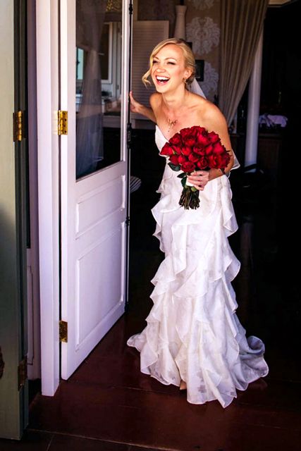 Red Rose Bouquet Wedding, Rose Wedding Decorations, Bouquet Of Red Roses, Luang Prabang Laos, Gorgeous Wedding Bouquet, Red Bouquet Wedding, Red Rose Wedding, Red Bouquet, Red Rose Bouquet