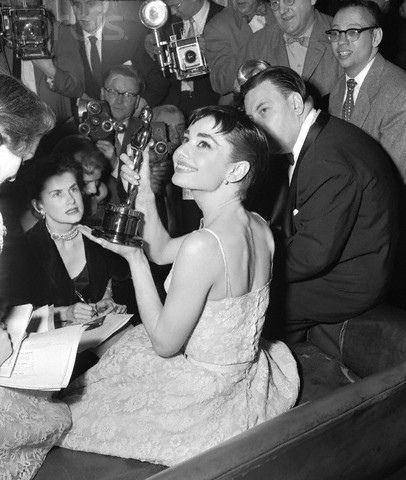 Audrey Hepburn Oscar, Audrey Hepburn Born, Best Actress Oscar, Audrey Hepburn Photos, Evelyn Hugo, Roman Holiday, My Fair Lady, Fair Lady, British Actresses