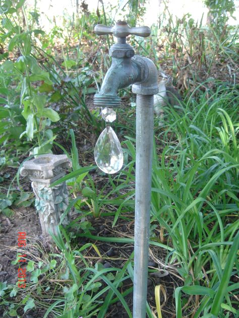 I saw this idea online and just thought it was adorable. I've had the faucet and crystal layin around the house for years, not really knowin what to do with it...until now...So I made my own crystal drip faucet for my garden Water Spigot Ideas, Spigot Ideas, Old Water Pumps, Golf Club Art, Glassware Garden Art, Backyard Cottage, Halloween Worksheets, Garden Junk, Hidden Garden