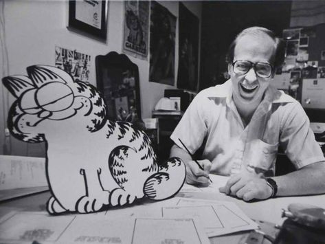 jm-davis-draw Famous Fictional Characters, William Hanna, Garfield The Cat, Bob Kane, Seth Macfarlane, Avant Garde Artists, Cartoon Strip, Jim Davis, Home Again