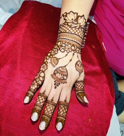 Diwali Mehandi Designs, Small Mehandi, Artistic Mehendi, Diwali Mehndi, Mehndi Mandala, Designer Mehandi, Latest Mehndi Designs Wedding, Karva Chauth Mehndi Designs, Short Mehndi Design