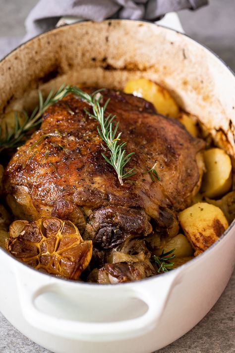 Meat Factory, Lamb Roast Recipe, Greek Menu, Greek Lamb, Slow Roast Lamb, Lamb Dinner, Greek Recipe, Meat And Potatoes, Braised Lamb