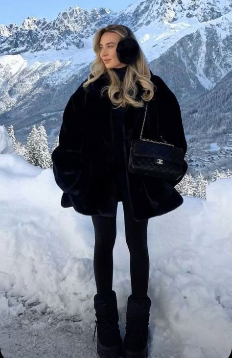 Aspen Outfits, Lululemon Shoes, Freya Killin, Stockholm Winter, Ski Outfit For Women, Snow Fits, Winter Vacation Outfits, Ski Trip Outfit, Snow Outfits