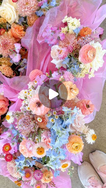 Randee Gagnon on Instagram: "our bride wanted a freeform cottage garden bouquet with lots of texture + movement✨✨

the color palette was was garden party with pale pink, peach, butter yellow, taupe, blush, + blue🦋

RECIPE:
sweet escimo roses
pink sweet peas
linette disbuds 
kahala garden roses
peach ranunculus 
yellow stock
candlelight roses
blue delphinium
chamomile 
lavender waxflower
strawflower" Ranunculus Yellow, Peach Ranunculus, Peach Butter, Yellow Bouquets, Garden Bouquet, Blue Delphinium, Roses Blue, Rose Peach, Recipe Sweet