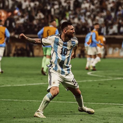 Racing Fotos on Instagram: "🔟🏆" Messi World Cup, Messi Vs, World Cup Champions, Lionel Andrés Messi, Leonel Messi, Best Football Players, Messi 10, Leo Messi, Best Player