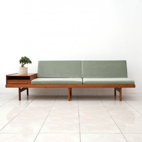 Platform Sofa, Mid Century Couch, Indian Interiors, Mid Century Sofa, Furniture Repair, Wood Sofa, Sofa Seats, Furniture Inspiration, Handmade Furniture