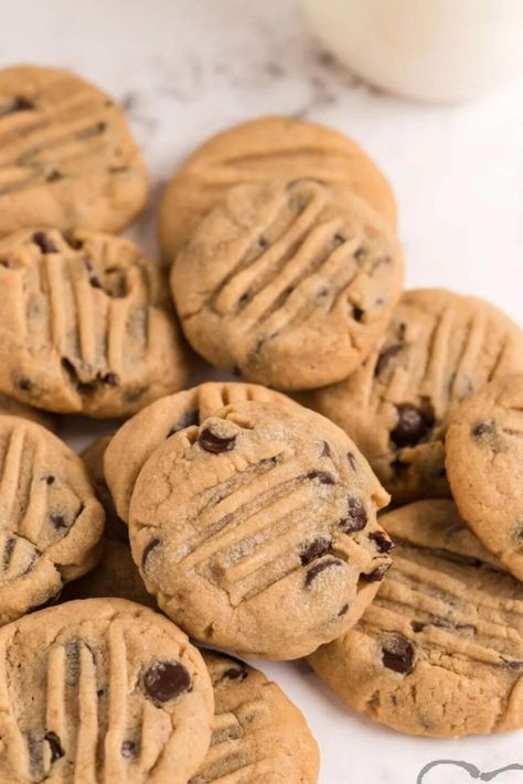 Basic Chocolate Chip Cookie Recipe, Basic Chocolate Chip Cookies, Homemade Peanut Butter Cookies, Butter Cookie Recipe, Cake Mix Cookie Recipes, Peanut Butter Chocolate Chip Cookies, Best Peanut Butter, Homemade Peanut Butter, Peanut Butter Cookie