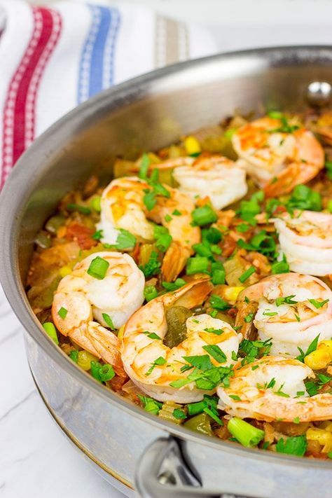 Lowcountry Shrimp Perloo | Classic Lowcountry South Carolina recipe Shrimp Perloo Recipe, Perloo Recipe, Charleston Shrimp And Grits, South Carolina Food, Shrimp And Grits, Southern Dishes, Southern Cooking, Classic Southern, Grits