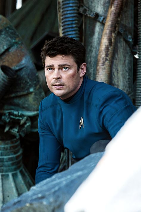 Karl Urban as Leonard “Bones” McCoy in Star Trek Beyond (2016) Bones Mccoy, Leonard Mccoy, Star Trek Reboot, Film Star Trek, Star Trek 2009, New Star Trek, Star Trek Beyond, Simon Pegg, Star Trek Into Darkness