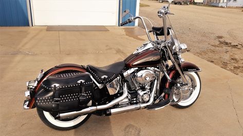 Harley Heritage Softail, Harley Davidson Heritage Softail, Two Tone Paint, Classic Harley Davidson, Harley Softail, Harley Davidson Motorcycle, Luggage Rack, Indian Motorcycle, Trim Kit