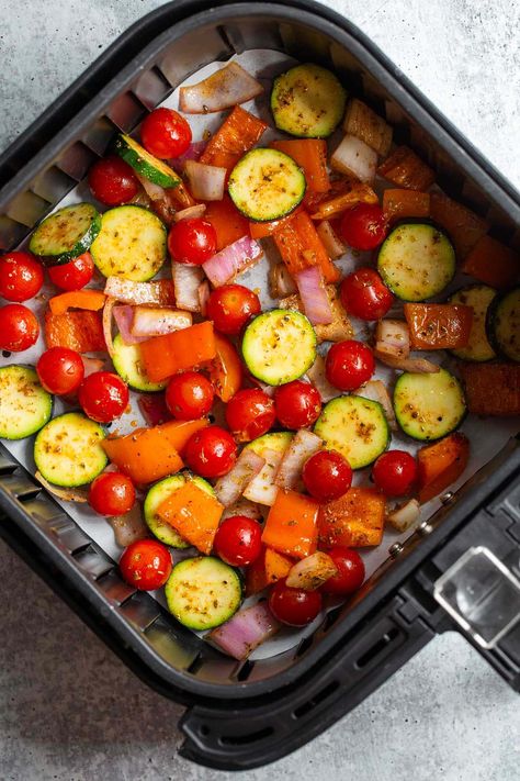 Air Fryer Mediterranean Vegetables roast up perfectly in the air fryer. The combination of vegetables and spices is so flavorful. This is a healthy side dish that's so easy and quick to make. Air Fryer Roasted Vegetable Recipes, Air Fryer Orange Roughy, Air Fry Vegetables, Vegetables In Air Fryer, Mediterranean Vegetables, Ground Turkey Soup, How To Cook Cauliflower, Keto Vegetables, Honey Sriracha Chicken