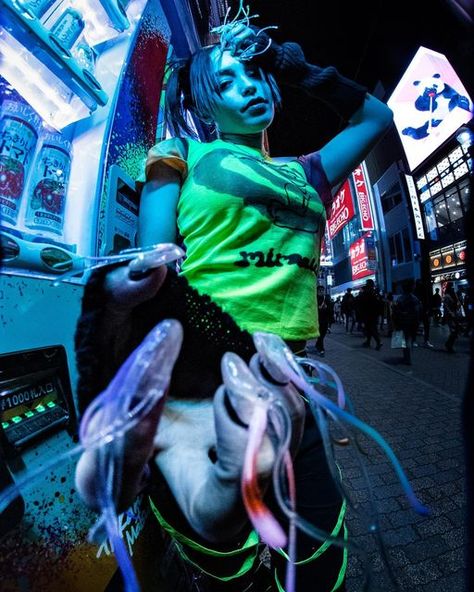 rae on Instagram: "Let me scratch your back with these nails👽 Late night shoot at Shibuya Crossing in Tokyo, Japan! Photographer @meltdowndotcom Creative by @lironeini Styling by @tatsuyashimada1984 Nails by @taichiymn Hair by @torima_aa" Cyberpunk Photoshoot, Japan Photoshoot, Night Shoot, Shibuya Crossing, Brain Dead, Cyberpunk Style, Weird Things, Figure Poses, House Rules