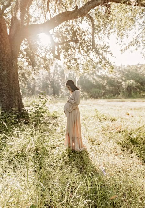 Fall Maternity Inspiration, Long Grass Maternity Shoot, Willow Tree Maternity Photos, Spring Maternity Shoot Ideas, Maternity Shoot In The Woods, Whimsical Maternity Photos, Backyard Maternity Shoot, Boho Maternity Photos With Husband, Wildflower Maternity Photos