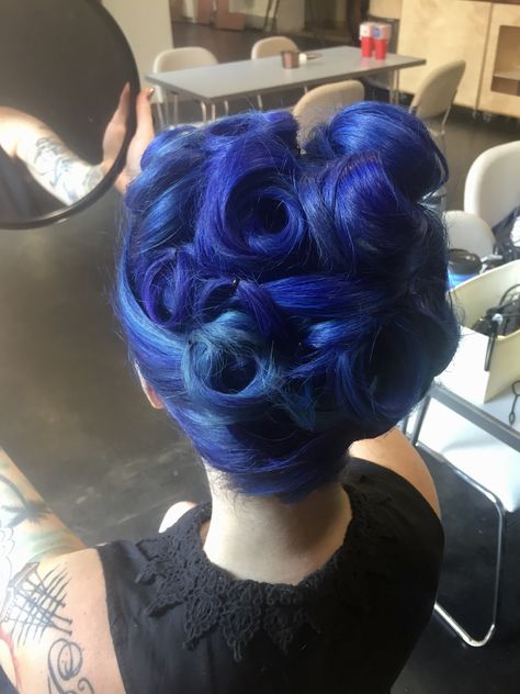 Rachael white freelance stylist Blue hair, pin up hair, 50’s pin curls updo. Pin Curl Updo, Curls Updo, Hair 50, Beehive Hair, Pin Curls, Pin Up Hair, Beauty Dress, Wedding Idea, Hair Pin