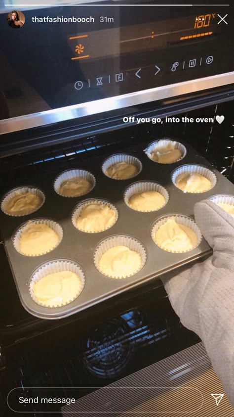 Cupcake Instagram Story Ideas, Baking Aesthetic Cupcakes, Baking Stories Instagram, Baking Ig Story Ideas, Cupcake Snapchat Story, Baking Captions For Instagram Story, Cupcake Captions Instagram, Cupcake Instagram Story, Baking Snapchat Stories