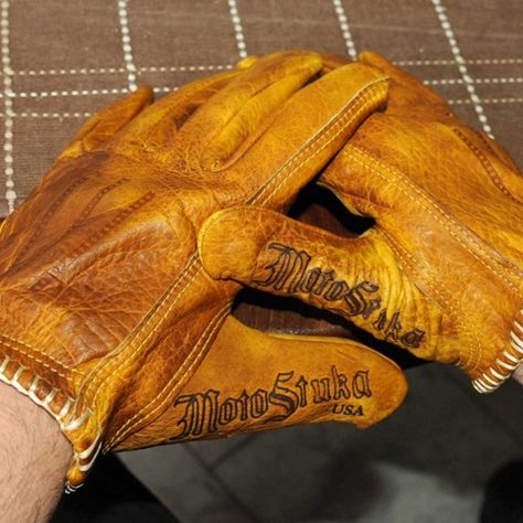 MotoStuka Shanks Glove - Yellow Luxury Gloves, Roland Sands Design, Мотоциклы Cafe Racers, Leather Motorcycle Gloves, Bike Shed, Motorcycle Gloves, Motorcycle Outfit, Motorcycle Gear, Your Brain