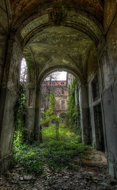 Nature Takes Back, Derelict Places, Lost Garden, Exterior Inspiration, Forgotten Places, Lost City, Abandoned Houses, Beautiful Architecture, Abandoned Places