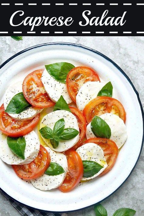 Caprese Salad | Italian Salad With Mozzarella, Tomatoes & Basil. #capresesalad #caprese #salad #easyrecipe #italian @aromaticessence Mozzarella Appetizers, Salad Caprese, Salad Italian, Salad Kit, Caprese Recipes, Caprese Salad Recipe, Pecan Salad, Tomato Mozzarella, Italian Salad