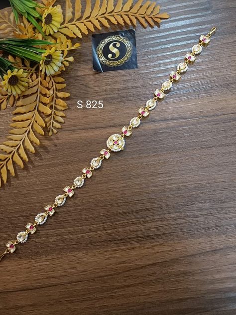 Shishphool Design, Sheesh Phool, Simple Bridal Jewelry, Mang Tikka, Bridal Necklace Designs, Gold Jewelry Simple Necklace, Hand Work Blouse, Hand Work Blouse Design, Jewelry Simple