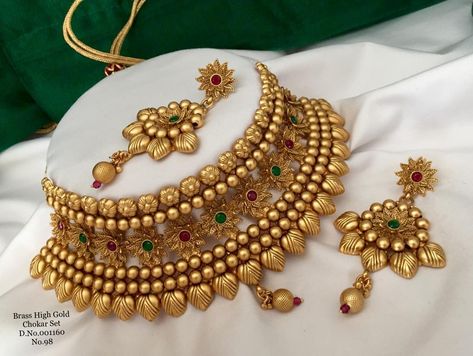 Choker Necklace Designs Gold Indian, Small Choker Necklace, Necklace Designs Gold Indian, Antique Gold Set, Gold Set Design, Necklace Designs Gold, Bridal Foot Jewelry, 22 Karat Gold Jewelry, Choker Jewellery