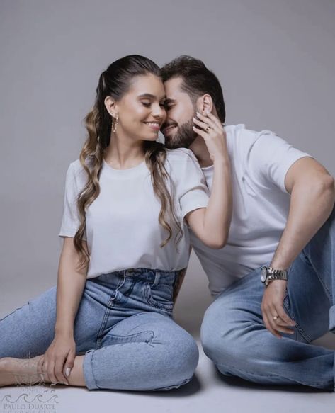 Non Pda Couple Poses, Couples Photoshoot In Studio, Simple Matching Outfits For Couples, Shooting Couple Studio, Couples Photoshoot Indoor, Couple Photoshoot Studio, Couples Candid Photography, Creative Photography Poses, Proposal Photoshoot