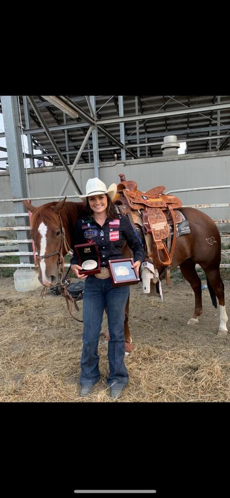 Thanks to her breakaway horse, Onna, Boisjoli led the world breakaway standings from mid-June to the National Finals Breakaway Roping. Cowgirl Baddie, Breakaway Roping, Reining Horses, Horse Boarding, Great Plains, Cute N Country, Junior Year, College Life, Life Goals