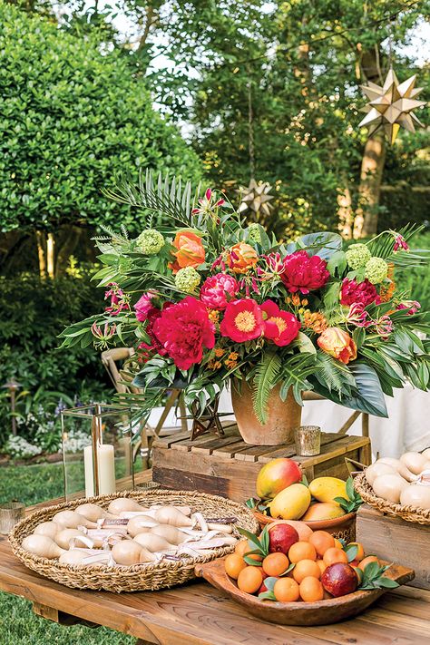 35 Beautiful Peony Arrangements Peony Arrangements, Peony Party, Peony Flower Arrangements, Gloriosa Lily, Wrought Iron Garden Gates, Flower Magazine, Peony Arrangement, Peonies Season, Peony Wallpaper