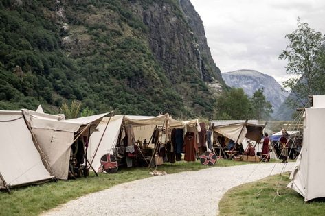 Viking Market Stall, Viking Market, Old Crafts, Needle Knitting, Viking Village, Going To Rain, Tablet Weaving, The Vikings, Viking Age