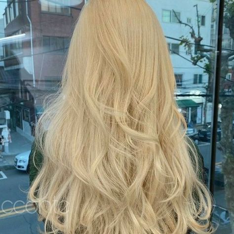 Light Blonde Hair Aesthetic, Blond Hair Colors, Blonde Hair Korean, Korean Hair Color, Creamy Blonde, Light Blonde Hair, Gorgeous Hair Color, Blonde Hair Inspiration, Pretty Hair Color