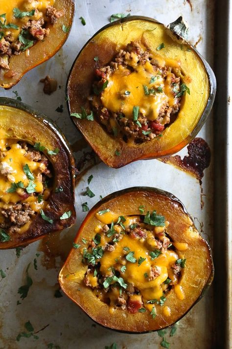 Chili Stuffed Acorn Squash, Turkey Chili Recipe Crockpot, Edible Bowl, Turkey Chili Recipe, Taste Food, Stuffed Acorn Squash, Acorn Squash Recipes, Chili Recipe Turkey, Chili Recipe Crockpot