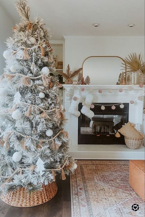 Silver And Gold Boho Christmas, Boho Tree Decor, Christmas Decor Boho Style, Christmas Tree Boho Ideas, Boho Neutral Christmas Tree, Bohemian Christmas Decor Boho Style, Boho Christmas Decor Tree Decorations, Boho Christmas Bedroom Decor, Boho Farmhouse Christmas Tree