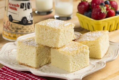 Old-Fashioned Hot Milk Cake | MrFood.com Hot Milk Cake Recipe, Milk Cake Recipe, Cake Recipes Uk, Hot Milk Cake, Buttermilk Cake, Cake Mug, Torte Cupcake, Milk Cake, Almond Flavor