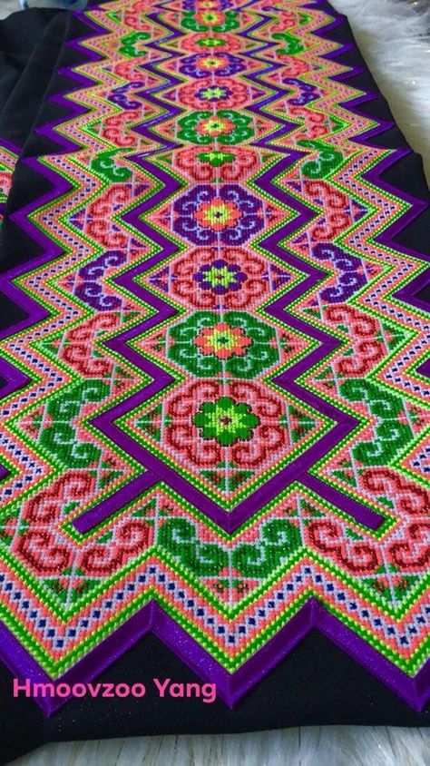 Hmoob Paj Ntaub, Hmong Fabric, Paj Ntaub, Hmong Embroidery, Framed Wallpaper, Afghan Dresses, Cross Stitch, Embroidery, Sewing