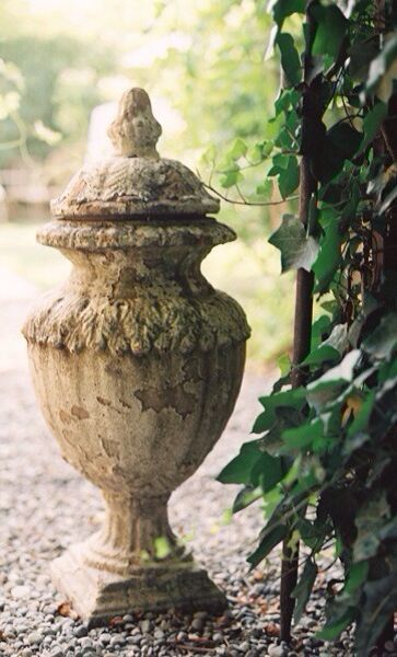 Eye For Design: Decorating Your Home With Classical Lidded Garden Urns.......Inside And Out! Country Manor, Ivy House, Garden Urns, Urn Planters, Formal Gardens, Garden Containers, Garden Accents, Garden Path, Country Gardening