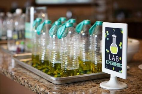 mad-science-birthday-party-experiments Science Experiment Party Favors, Science Themed Centerpieces, Diy Science Lab Decorations, Lab Birthday Party, Chemistry Birthday, Science Party Favors, Science Party Decorations, Science Themed Party, Science Birthday Party Ideas