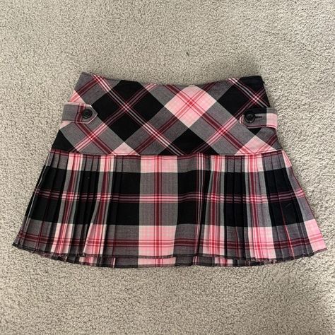 92af93f73faf3cefc129b6bc55a748a9desc51730384ri Date Outfit Summer, The Cardigans, Wardrobe Tips, Outfits Chic, 2000s Fashion Outfits, Nice Style, Date Outfits, Plaid Skirt, Cute Skirts