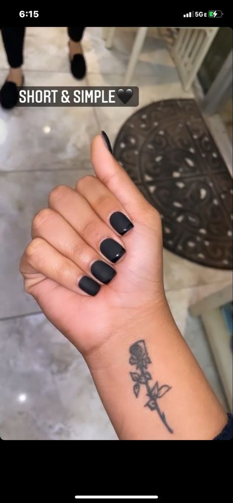 Short Square Nails Ideas Black, Black Shirt Acrylic Nails, Cute Short Nail Sets Black, Black Nails Gel Short, Black Nail Sets Short, Black Overlay Nails, Matte Black Short Nails, Fall Shorties Nails, Black Short Acrylic Nails Square