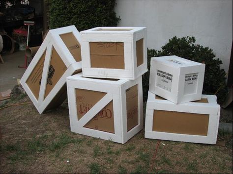 Cardboard Boxes made into Wooden Crates.  (Before painting and carving) Front Yard Halloween Decorations, Pirate Halloween Decorations, Pirate Halloween Party, Dekorasi Halloween, Peer Gynt, Wild West Party, Pirate Decor, Halloween Fest, Pirate Theme Party