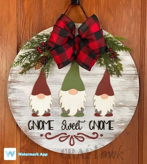 Gnome Round Wood Sign, Gnome Wood Wreath, Gnome Door Hanger Christmas, Ideas For Wooden Signs, Gnome Signs Christmas, Christmas Wood Wreaths, Christmas Wood Circle Sign, Gnome Christmas Sign, Christmas Door Signs Diy